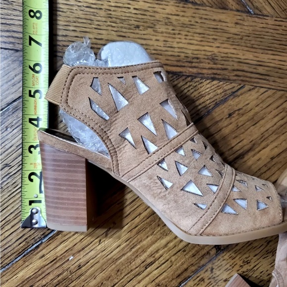NWB.Beston EG22 Women's Cut Out Elastic Strap Dress Heels Tan. 
Size 6 - Picture 6 of 8